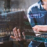 conceito-de-colagem-de-html-e-css-com-pessoa