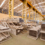 industria-e-equipamentos-de-construcao-dentro-de-um-armazem-de-uma-fabrica